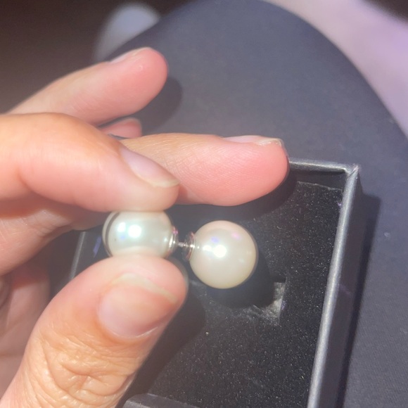Double pearl v - earrings - Picture 2 of 3